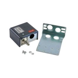 Danfoss 060-5241 SPST A/R Pressure Switch 1/4" Flare 100-465 PSI KPU5