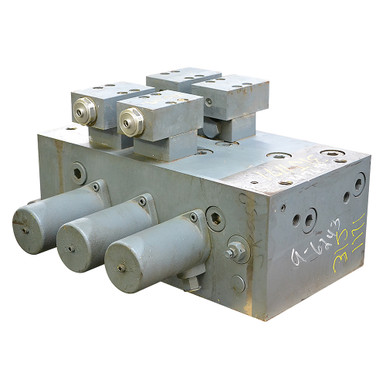 Three Spool Pilot-Operated Control Valve Rexroth 31J1171