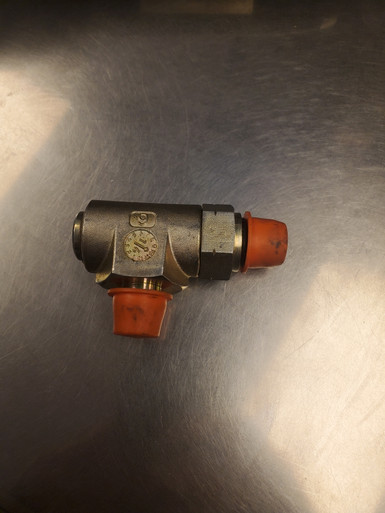 900-3925-80: Swivel Fitting - In The Cylinder For Grapple