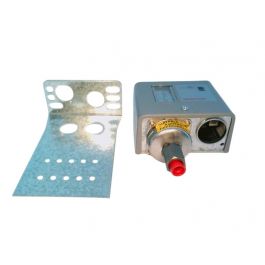 Johnson Controls P72AA-18 Differential Ammonia Pressure Control 12" -50 PSI DPST